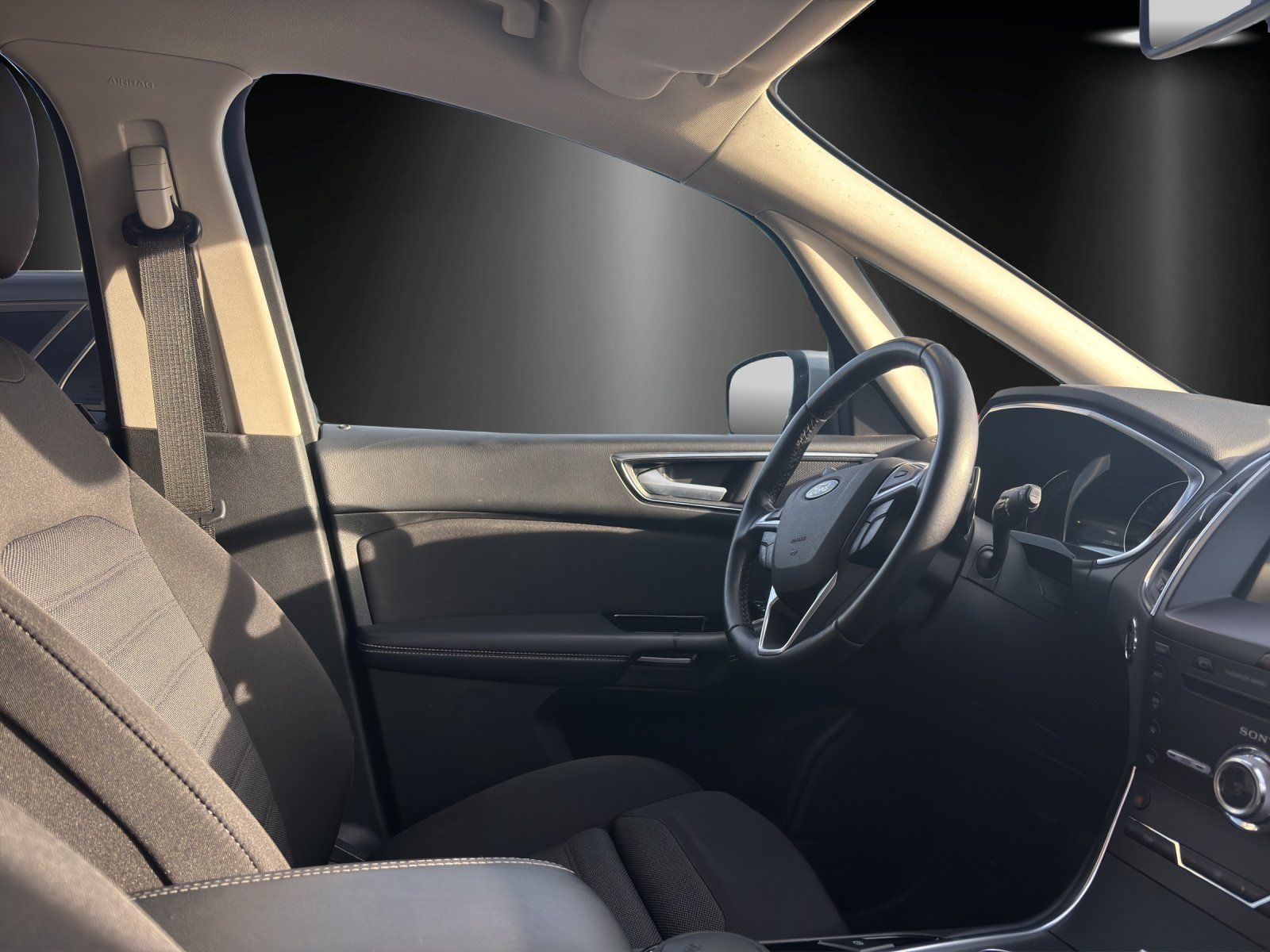 Fahrzeugabbildung Ford S-Max 2.0 EcoBlue Titanium Aut. RFK AHK 1. Hd.