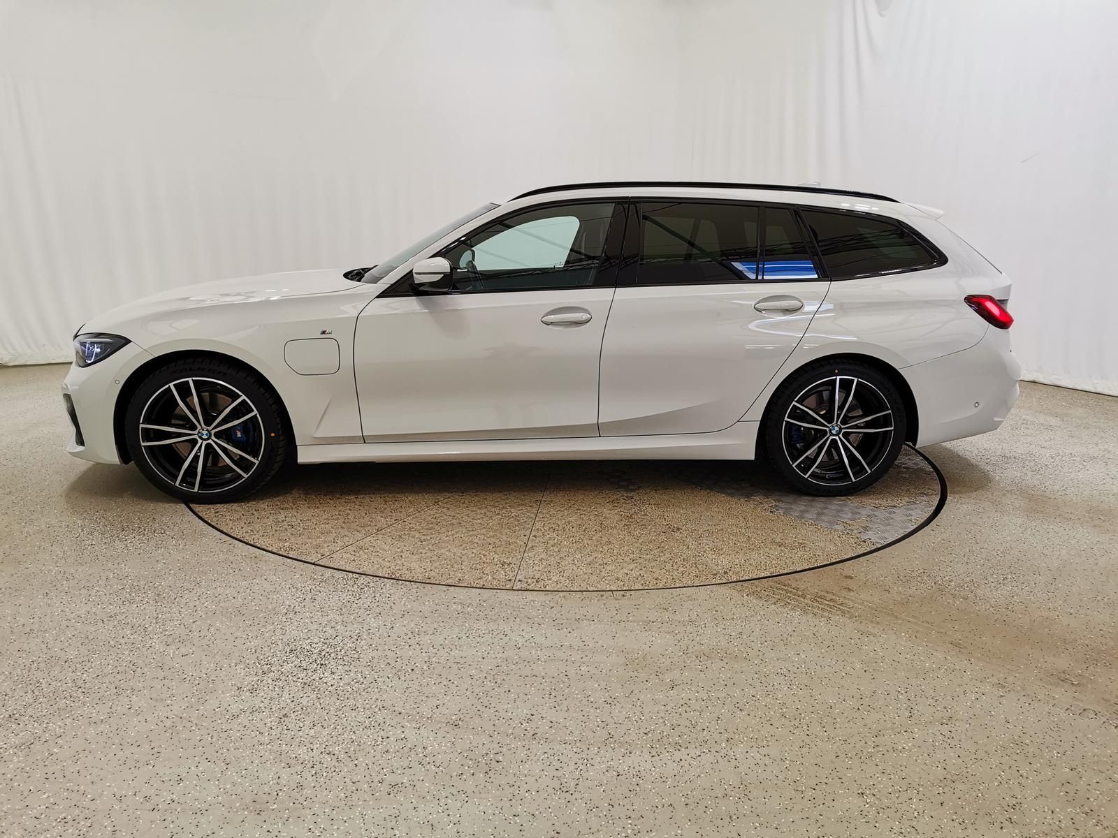 BMW 330 e Touring M Sport Pano|HuD|Laser|ACC|Navi foto 3