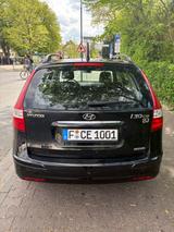 Hyundai i30 CW 1.6 CRDi 66 kW Classic Classic - Hyundai i30 aus 2012 mit Diesel-Antrieb: Kombi