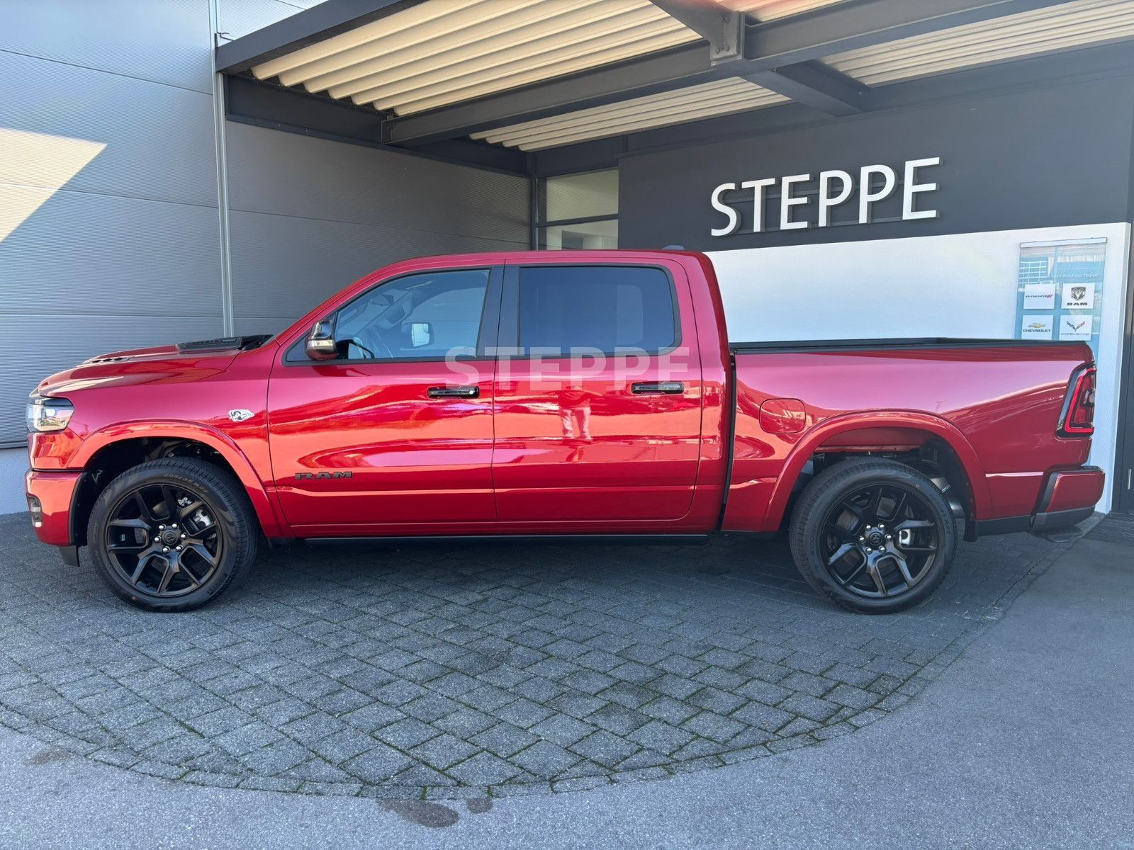 Dodge 2026 RAM 1500 5,7LV8 Night Safety Tech. AHK 22"