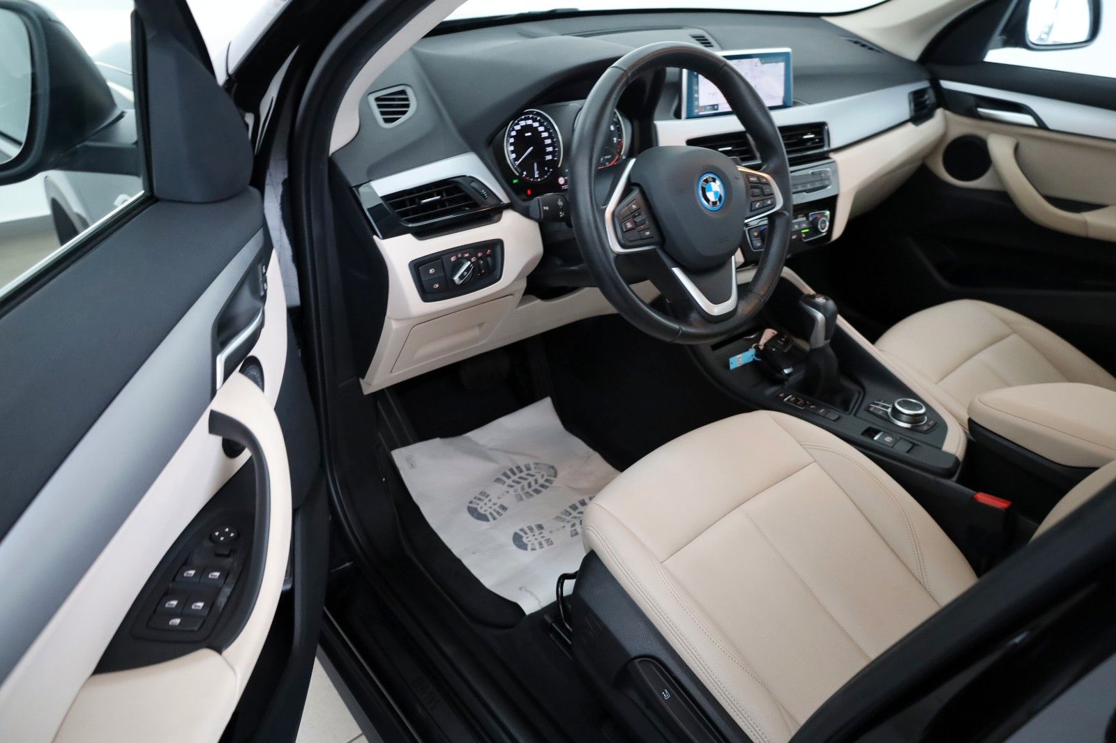 Fahrzeugabbildung BMW X1 xDrive 25e Advantage,Leder,Navi,LED,SH