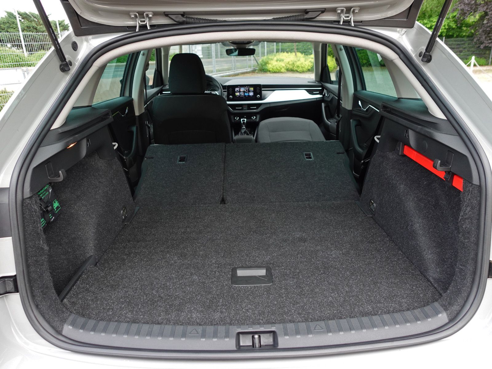 Fahrzeugabbildung SKODA Scala 1.5 TSI DSG TOUR SmartLink RFK AHK