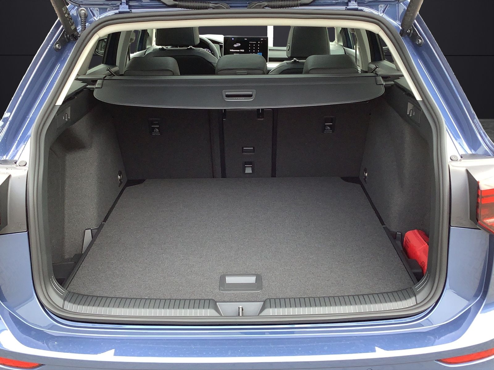Fahrzeugabbildung Volkswagen Golf VIII Variant TSI Style AHK HuD PANO ACC 360