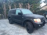 Mitsubishi Pajero 3,2 DI-D Edition 20 Edition 20 - Mitsubishi Pajero aus 2003 mit Diesel-Antrieb