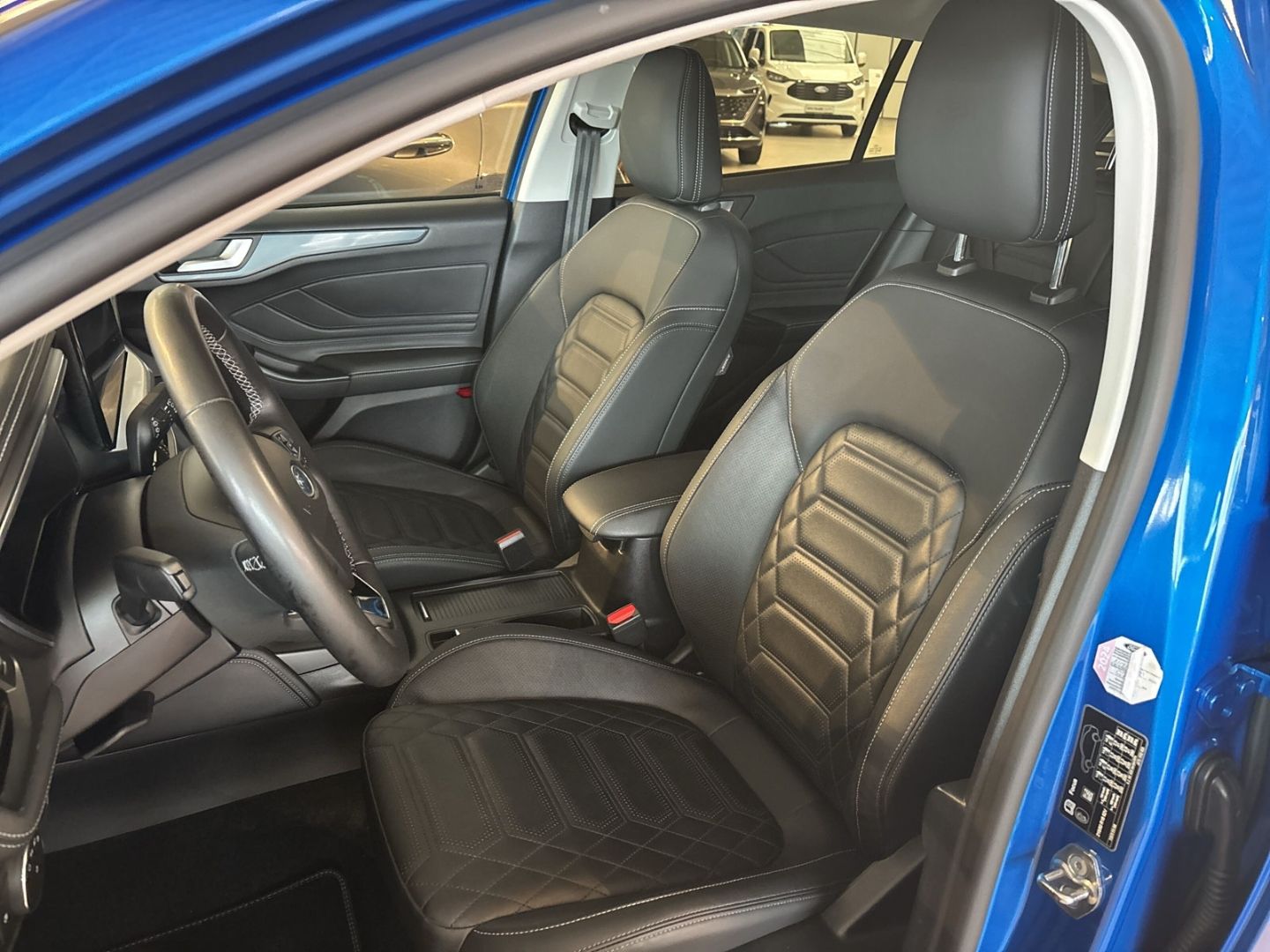 Fahrzeugabbildung Ford Focus Turnier Active Vignale 1.0 EcoBoost Mild-H