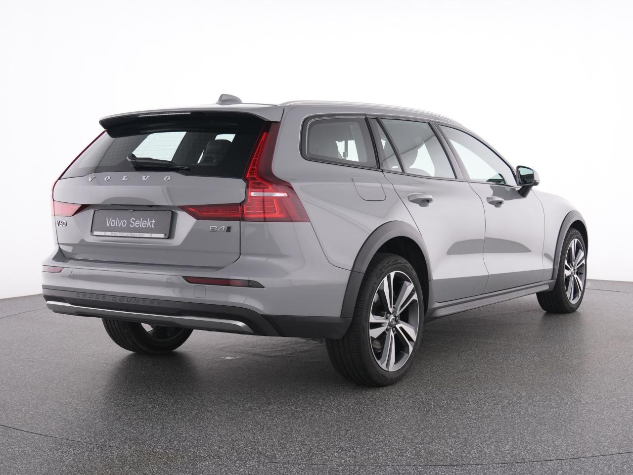 Volvo V60 Cross Country B4 AWD Plus+WINTERPAK+RFK+19