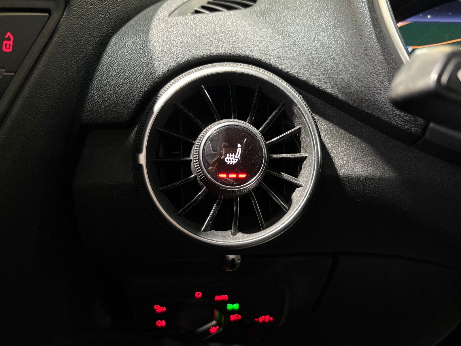 Fahrzeugabbildung Audi TT Coupe 1.8 TFSI/SHZ/NAVI/PDC/ALCANTARA/4-SITZ/