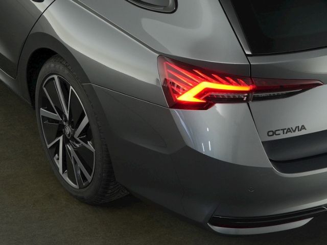Octavia COMBI SPORTLINE TSI DSG+AHK+NAVI+360 GRA