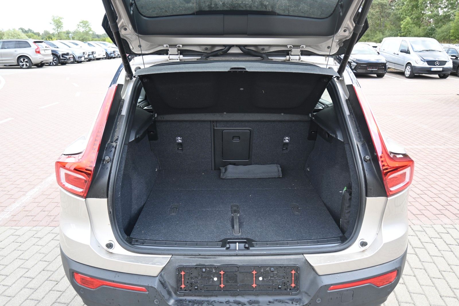 Fahrzeugabbildung Volvo XC40 BEV Plus Single Motor*2WD*WP*RW: 460 KM*