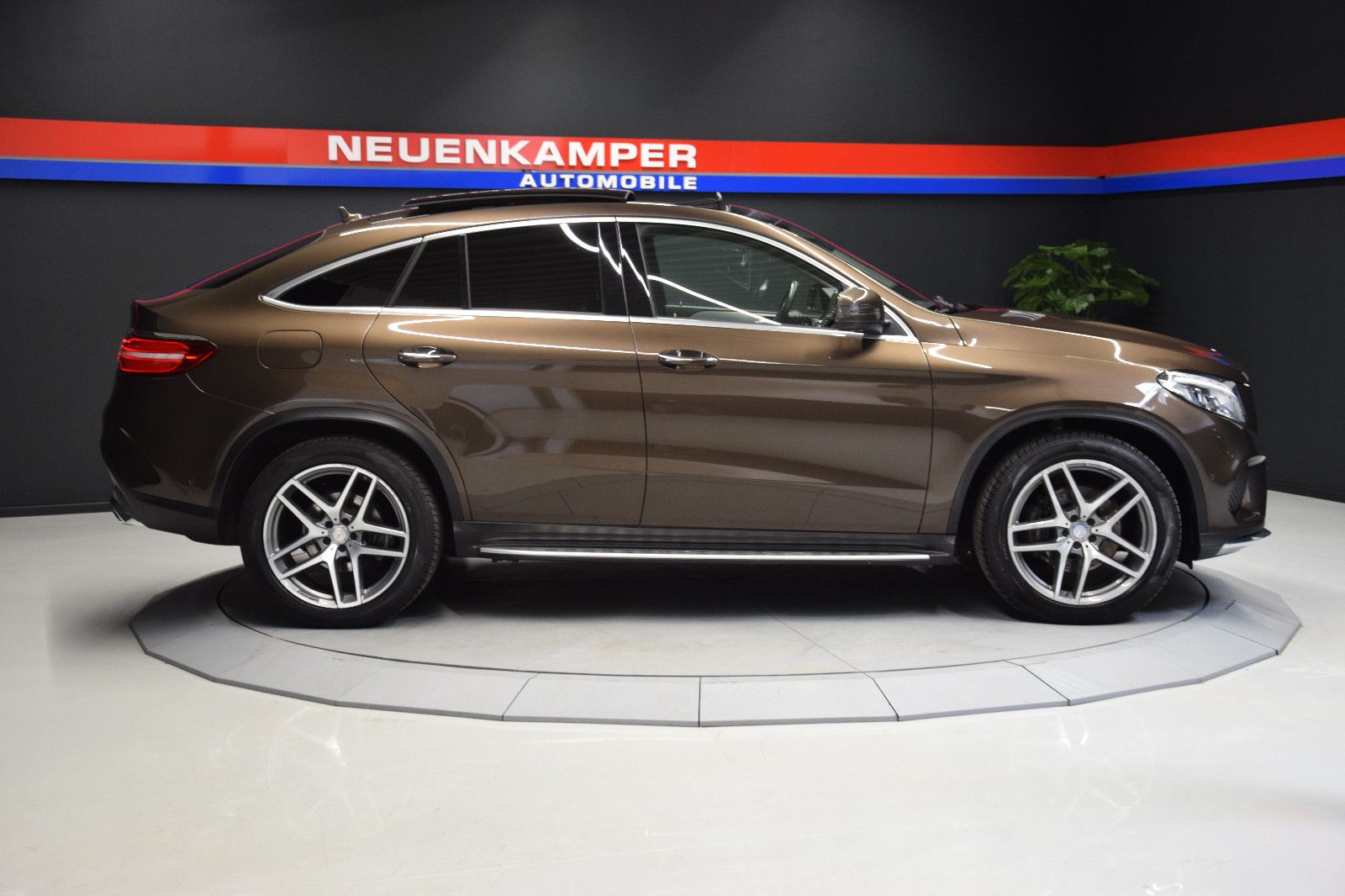Fahrzeugabbildung Mercedes-Benz GLE 350d Coupé 4Matic AMG Line Pano HuD h/k Dist