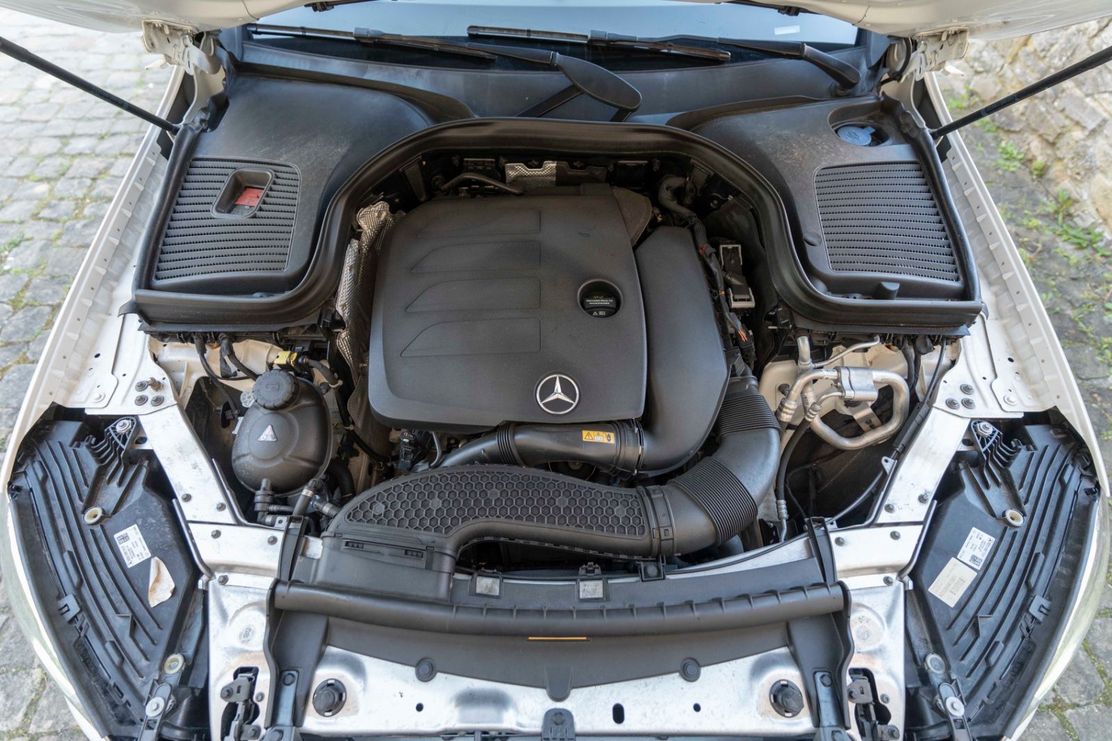 Fahrzeugabbildung Mercedes-Benz GLC 300 AMG-LINE BURMESTER LED 360° SHZ PANO