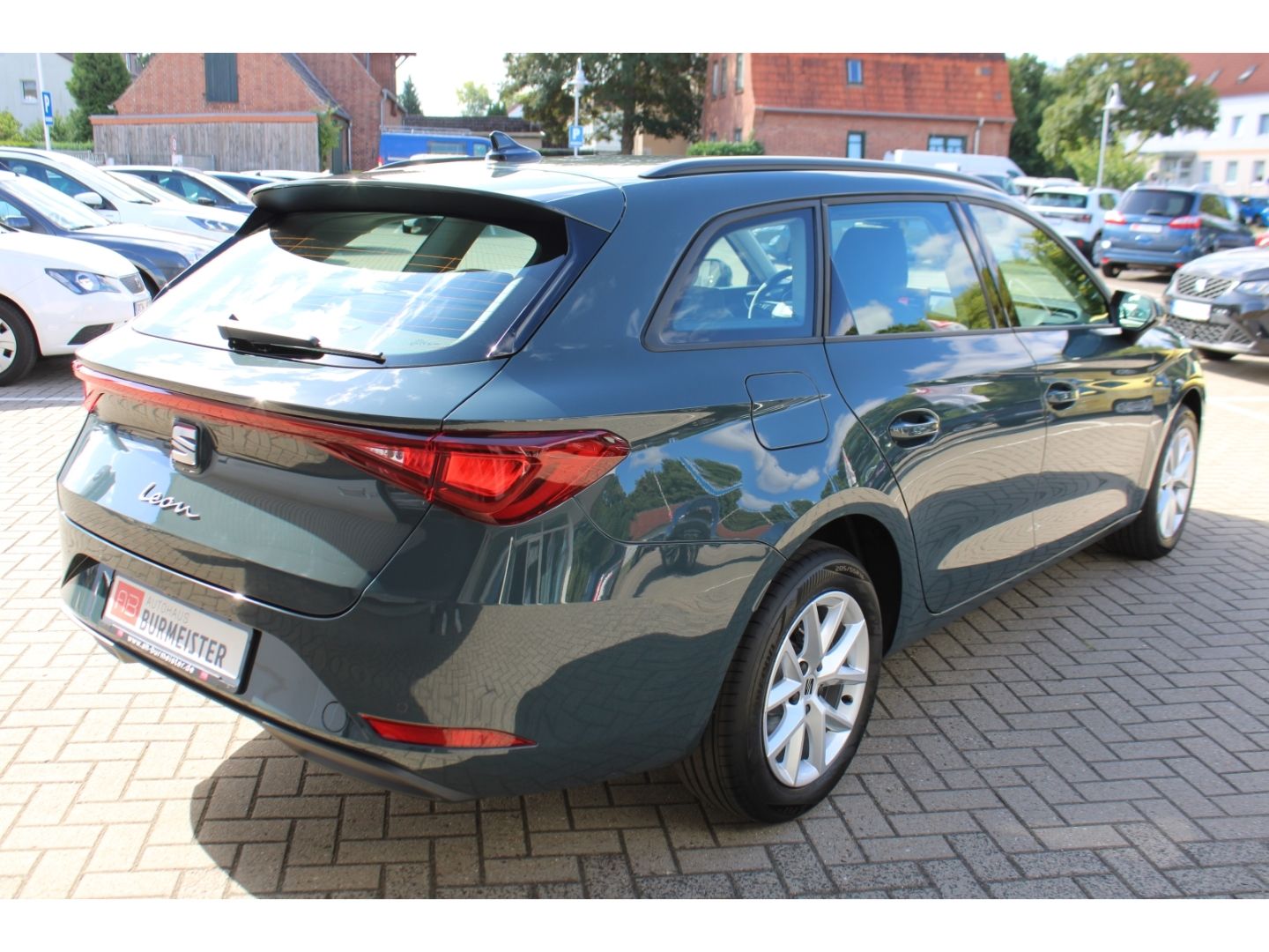 Fahrzeugabbildung SEAT Leon Sportstourer Style LED GRA WiPa RFK FullLin