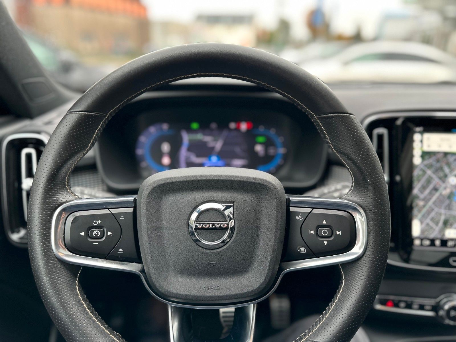 Fahrzeugabbildung Volvo XC40 R   Electric Allrad