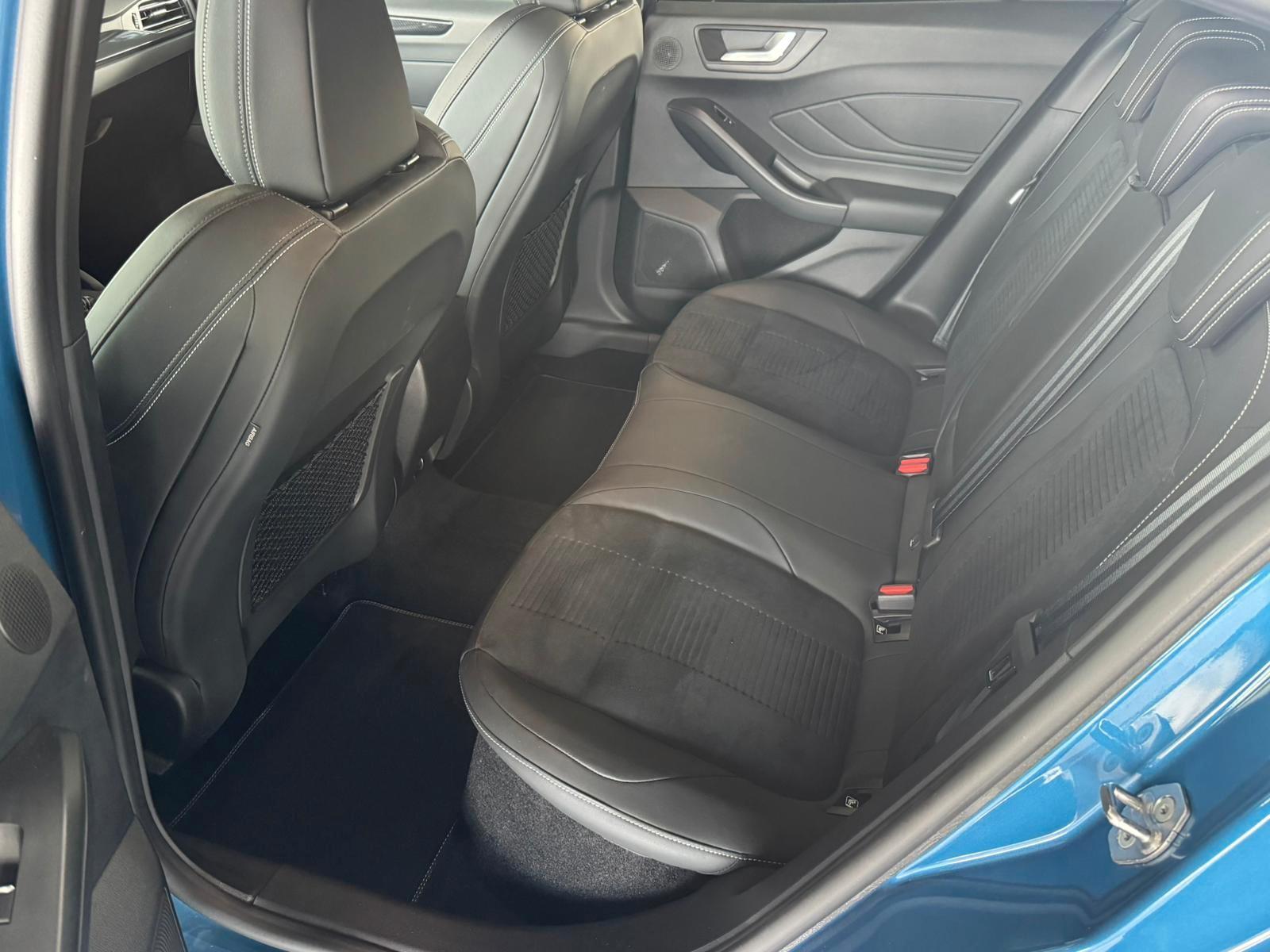 Ford Focus Lim. ST*Navi&Kam*PDC*Shz*Head-up*Panoram.
