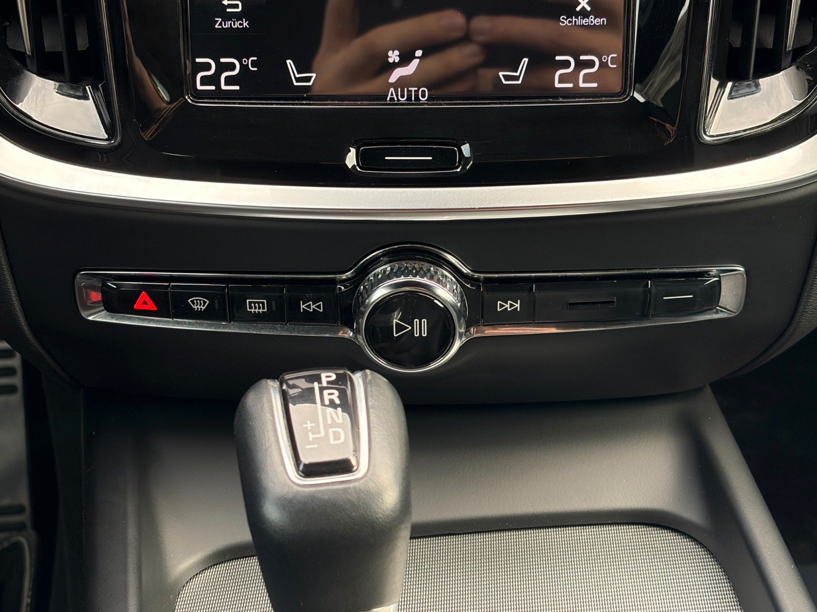 Fahrzeugabbildung Volvo V60 AWD R-Design ACC ProH&K 360° LED CarPl. Memo