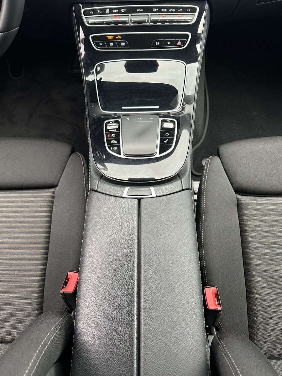Fahrzeugabbildung Mercedes-Benz E 200d T Avantgarde NAV+LED+AHK+KAM+WIDE+CARPLAY
