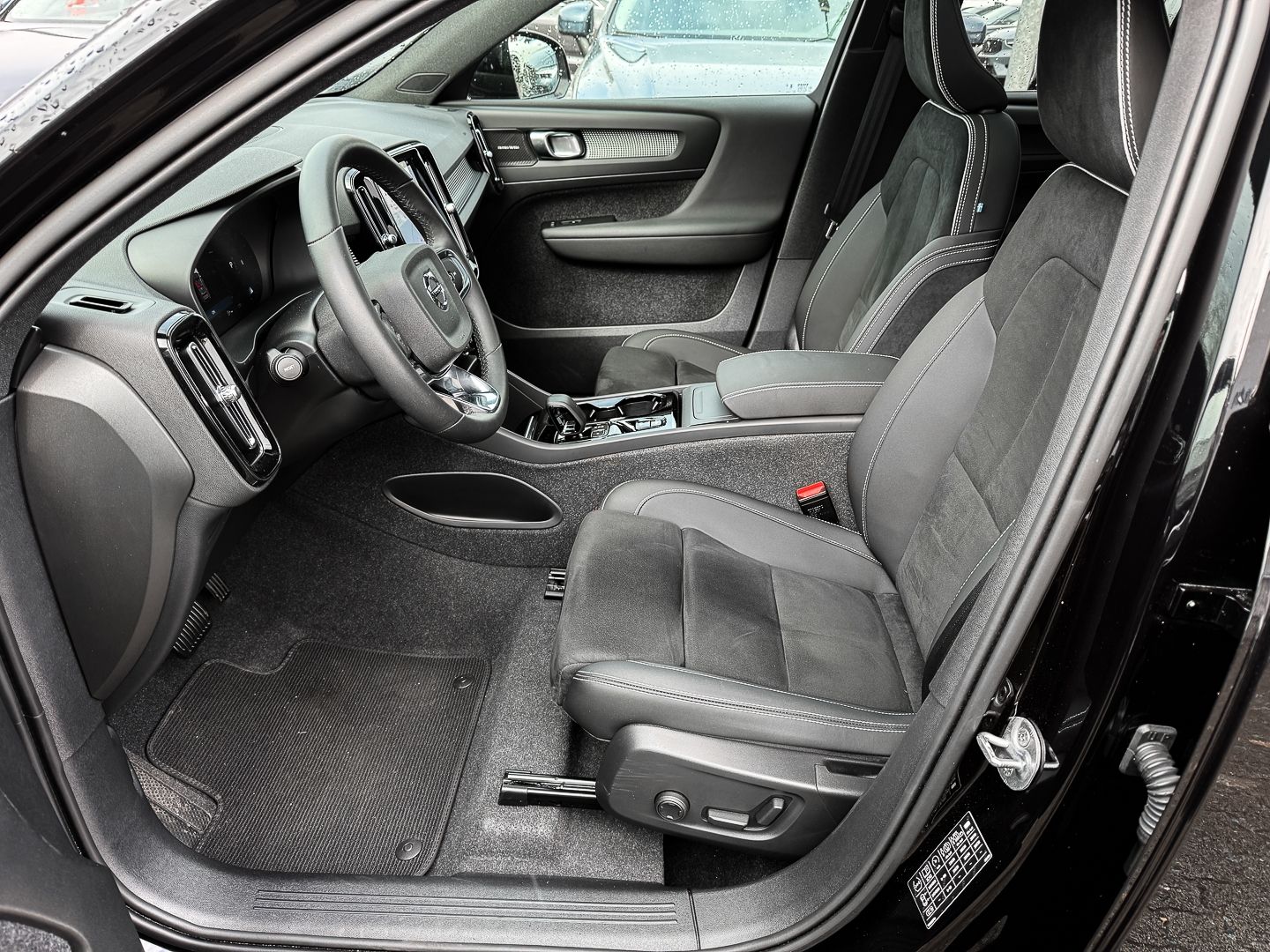 Volvo XC40 B4 B Ultimate Dark 2WD StandHZG Memory Sitz foto 12