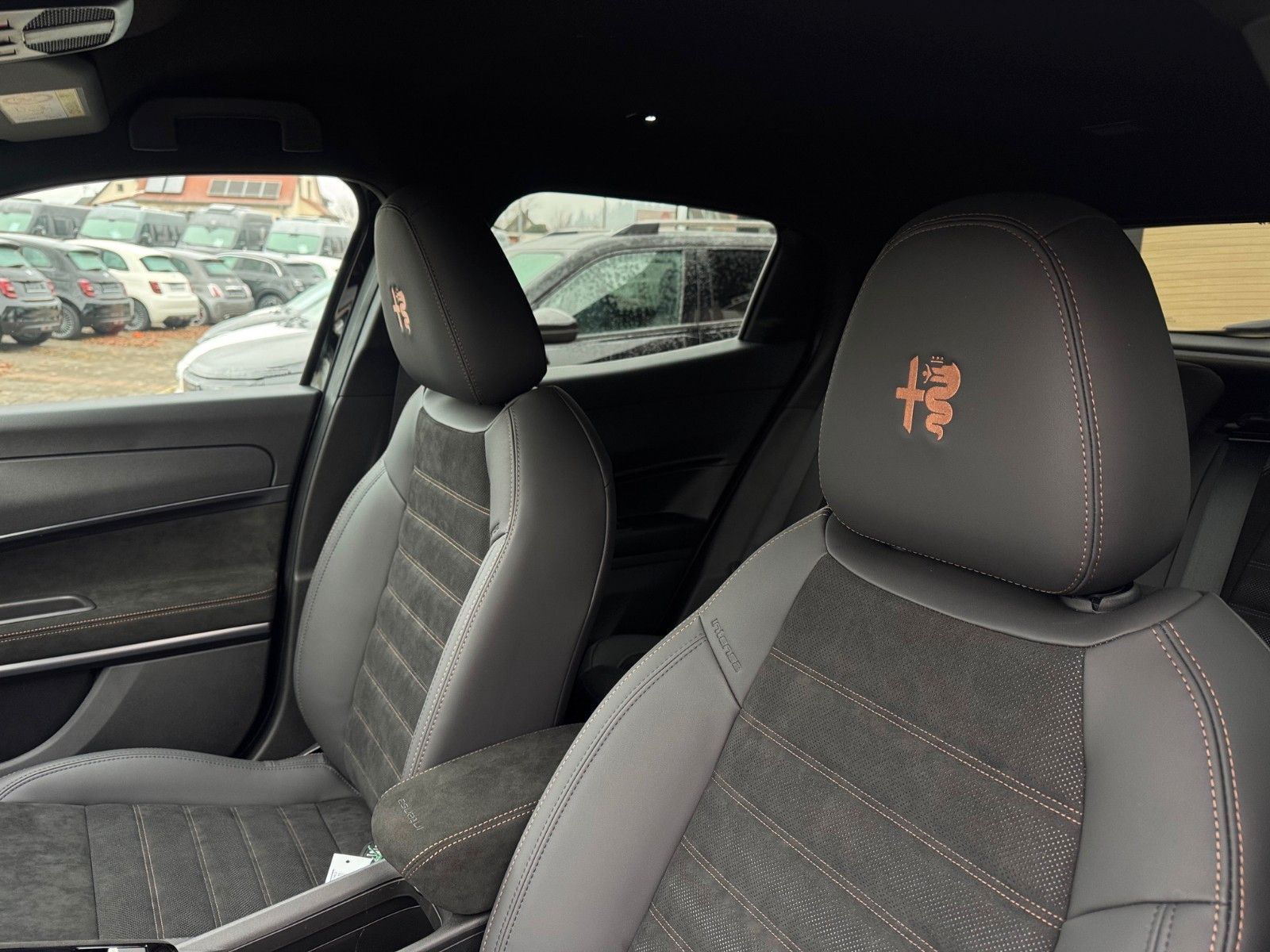 Fahrzeugabbildung Alfa Romeo Junior Ibrida 1.2 Intensa Automatik Navi Kamera