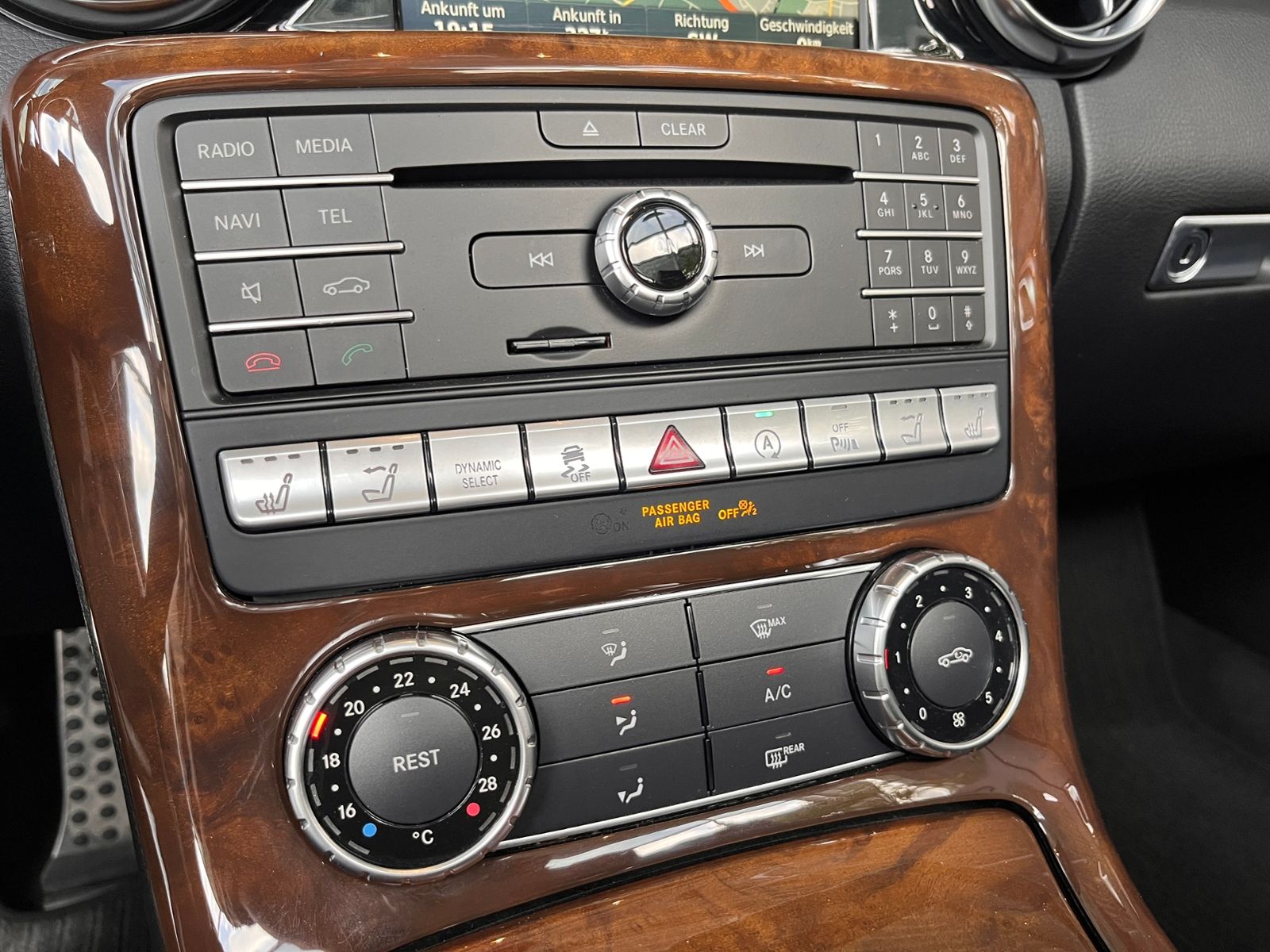 Fahrzeugabbildung Mercedes-Benz SLC 300 Roadster PANO NAVI ALU