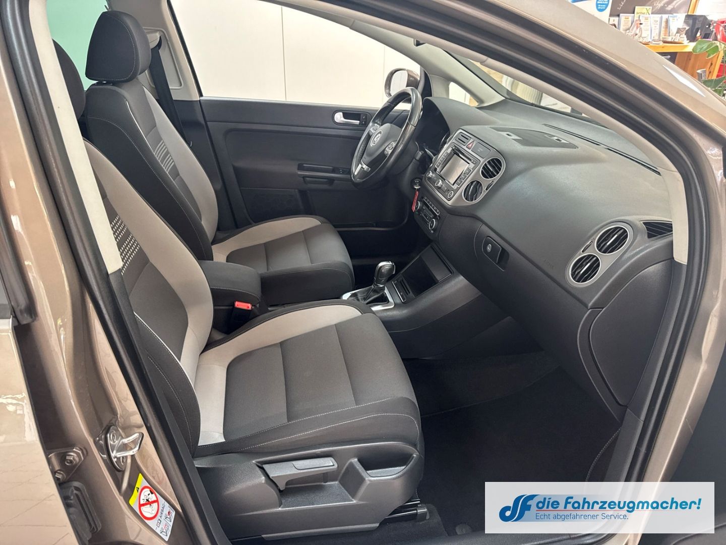 Fahrzeugabbildung Volkswagen Golf Plus VI Life Navi Dyn. Kurvenlicht 2-Zonen-