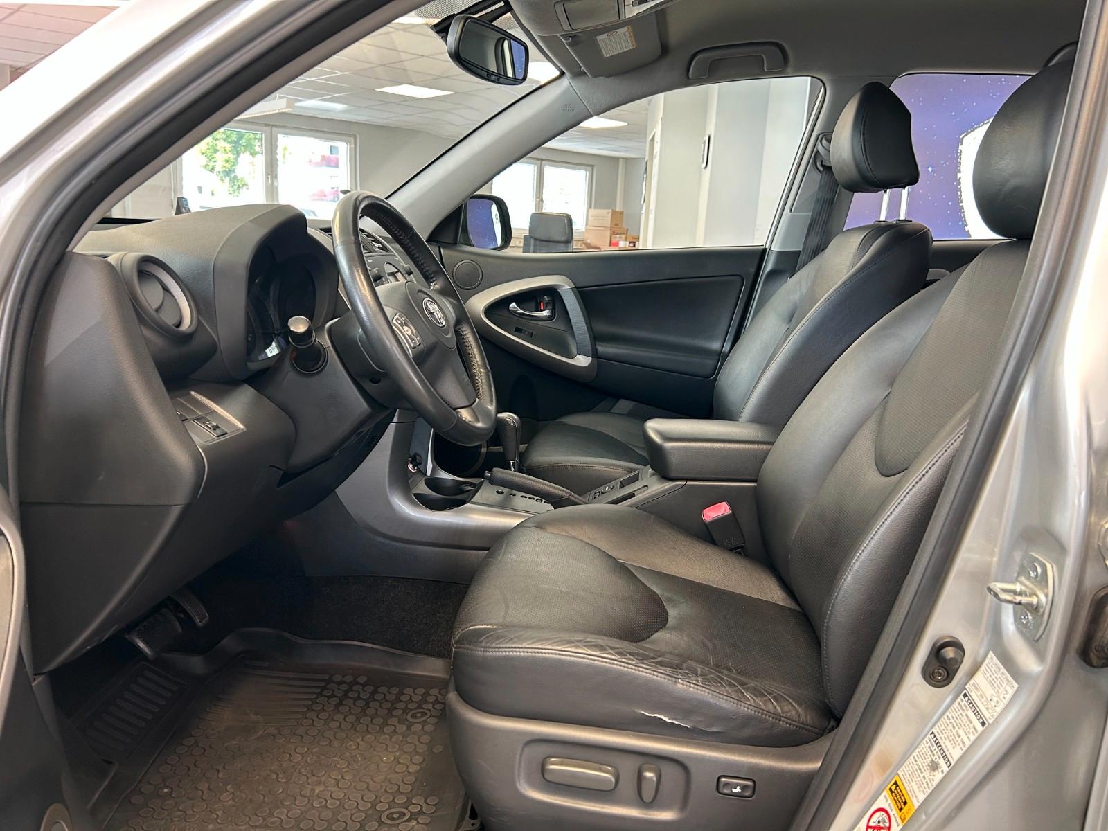 Toyota RAV4 2.0 VVT-i 152 ch 4x4 Executive • Boîte auto • 95 000 km • Cuir • Clim auto
