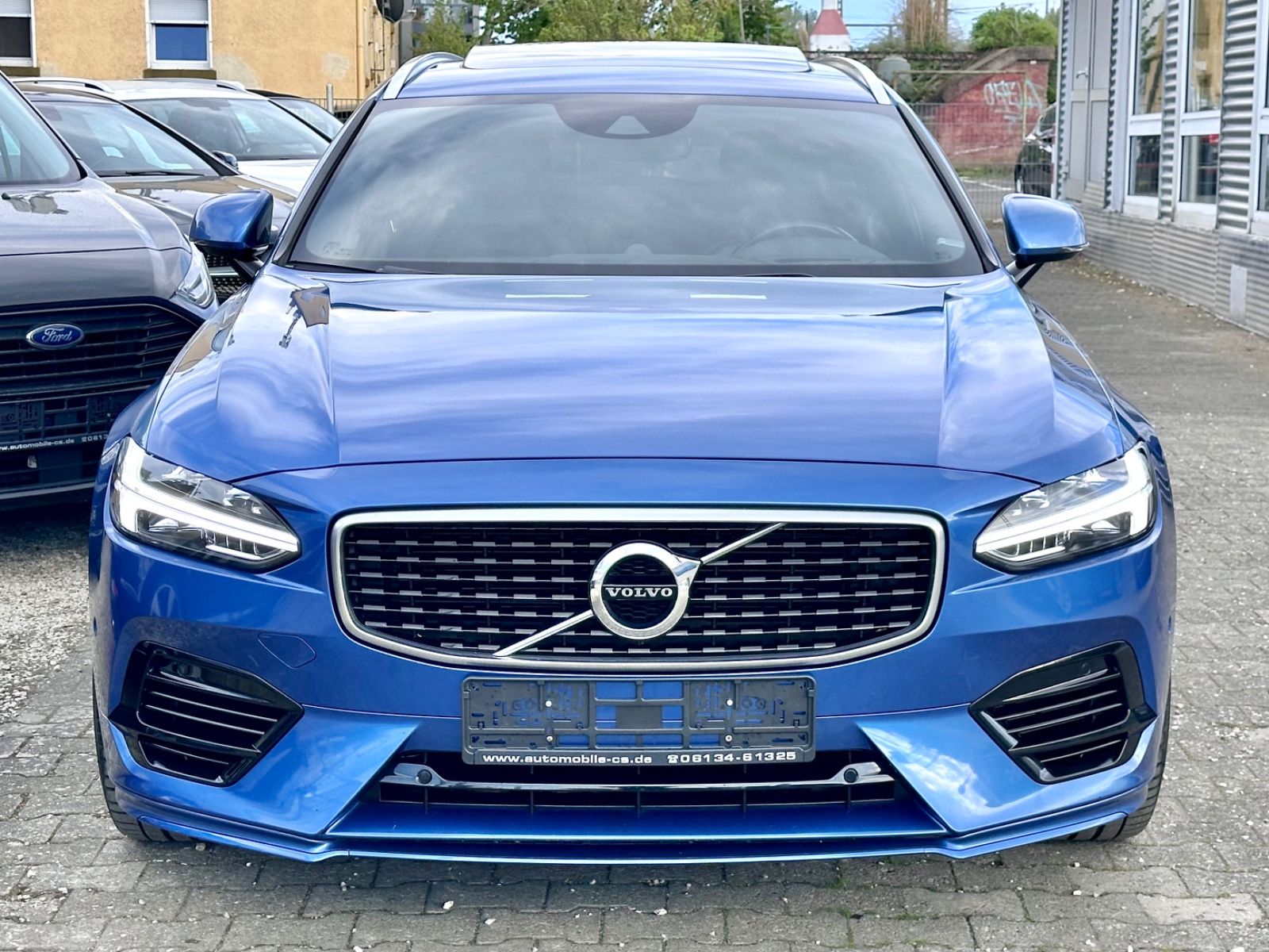 Fahrzeugabbildung Volvo V90 KOMBI T8 R-DESIGN HYBRID AWD*AHK+VOLL+MOD.19