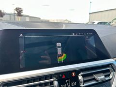 Fahrzeugabbildung BMW 320d SportLine Autom. LED AHK Navi HUD Pano 17"
