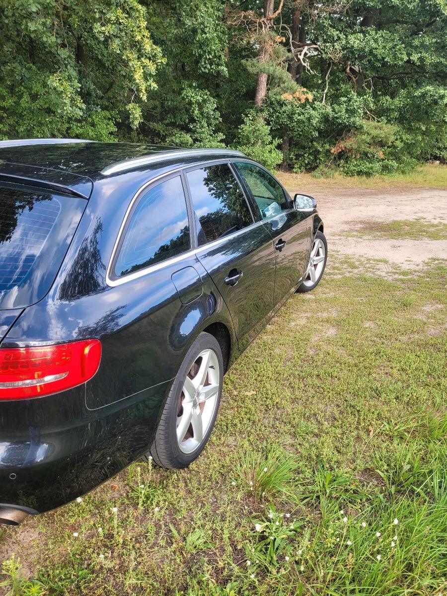 Audi A4 2010 — двигун