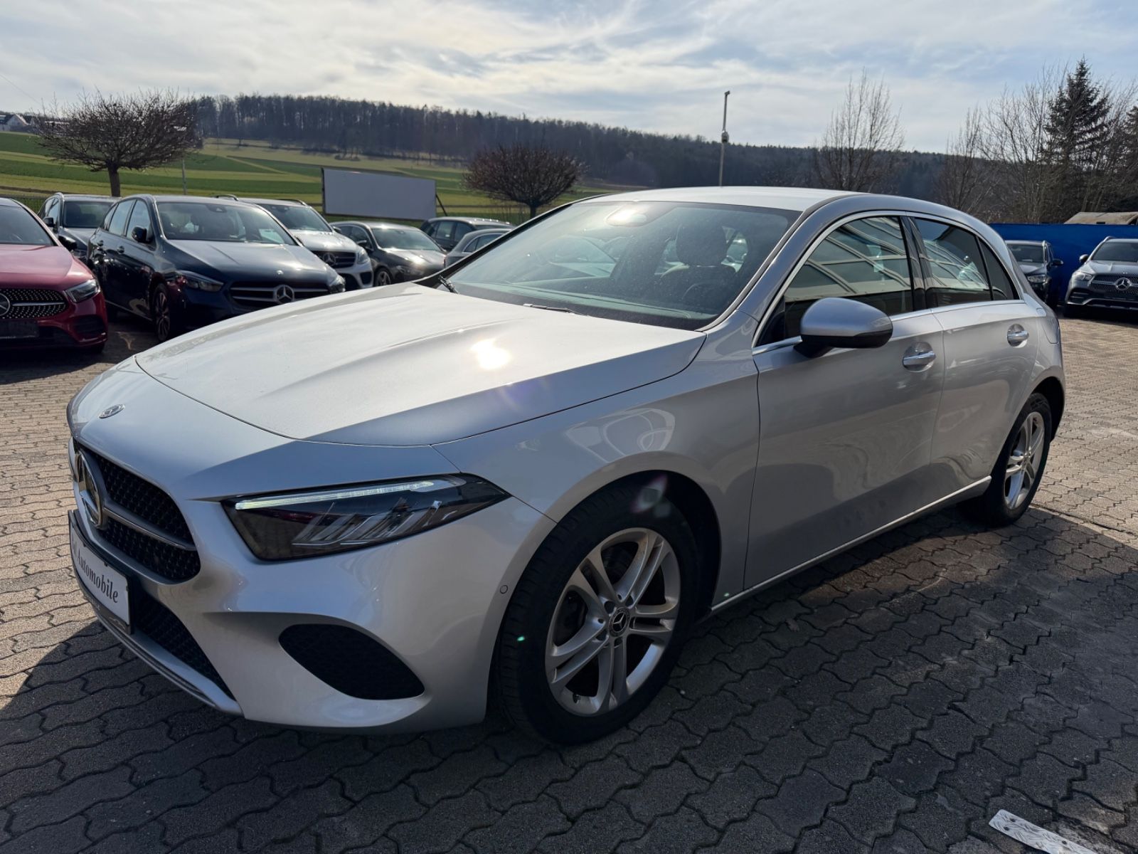 MERCEDES-BENZ A 250 e LEDER NAVI LED AMBI WIEDE MBUX KAM