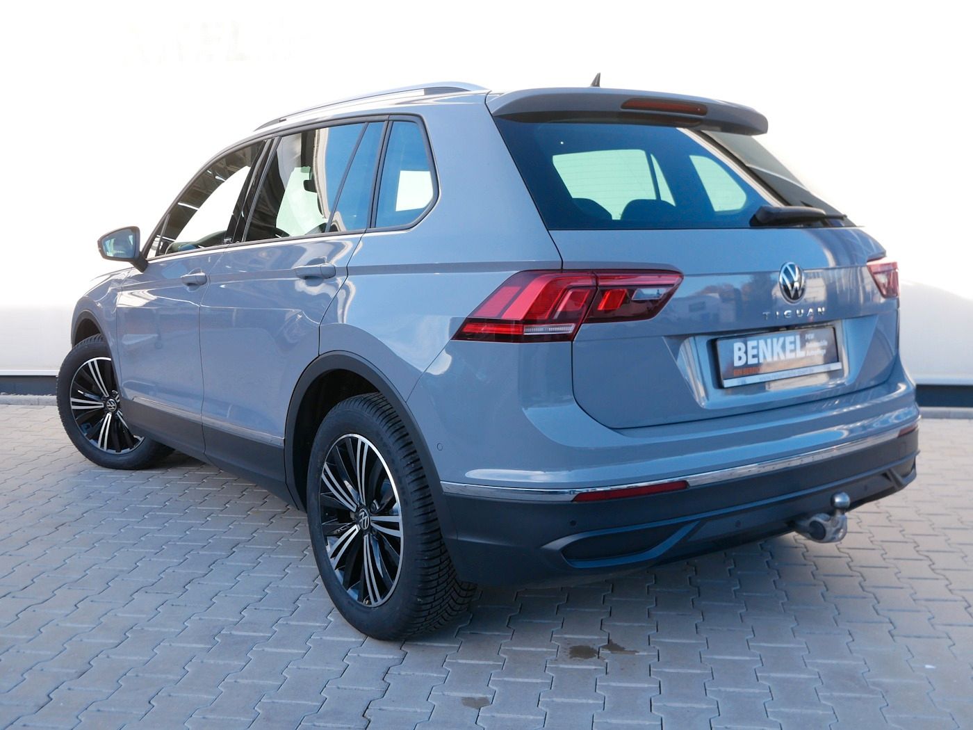 Fahrzeugabbildung Volkswagen Tiguan 1.5 United AHK DACH Standheiz Kamera LED