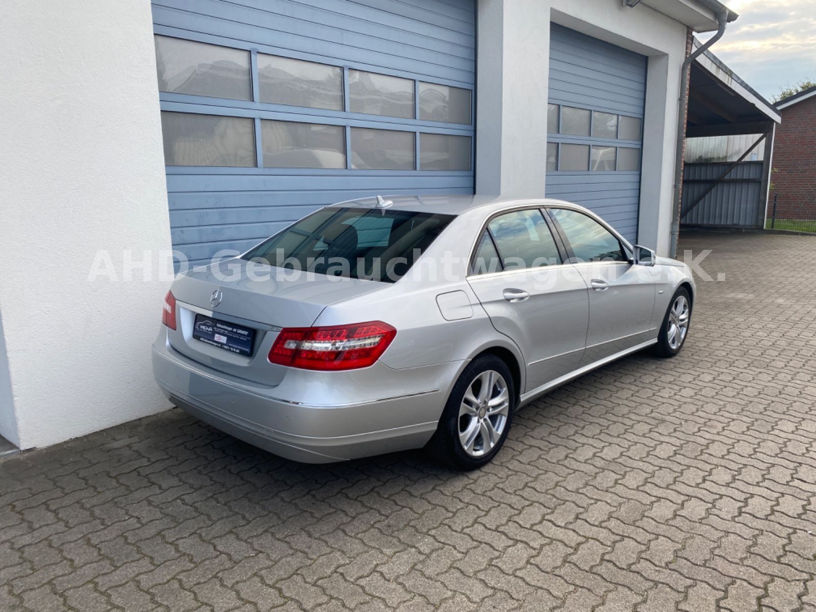 Fahrzeugabbildung Mercedes-Benz E 220 CDI BlueEfficiency  Avantgarde