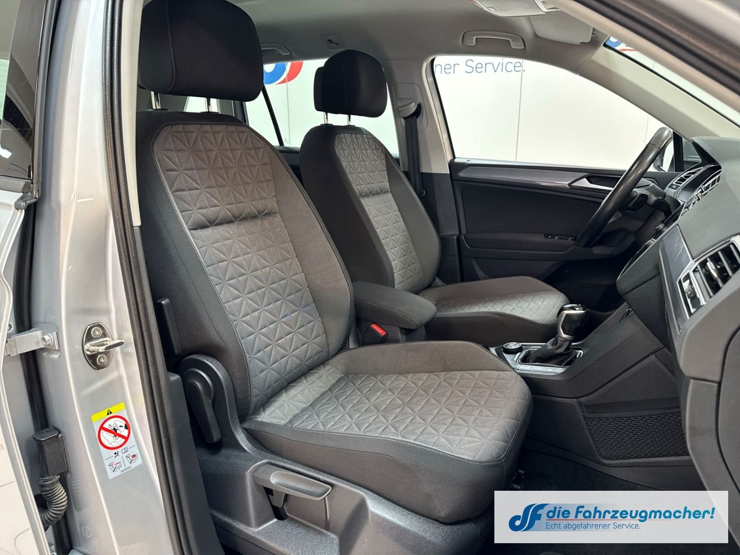 Fahrzeugabbildung Volkswagen Tiguan Life 4Motion StandHZG AHK-klappbar Navi L