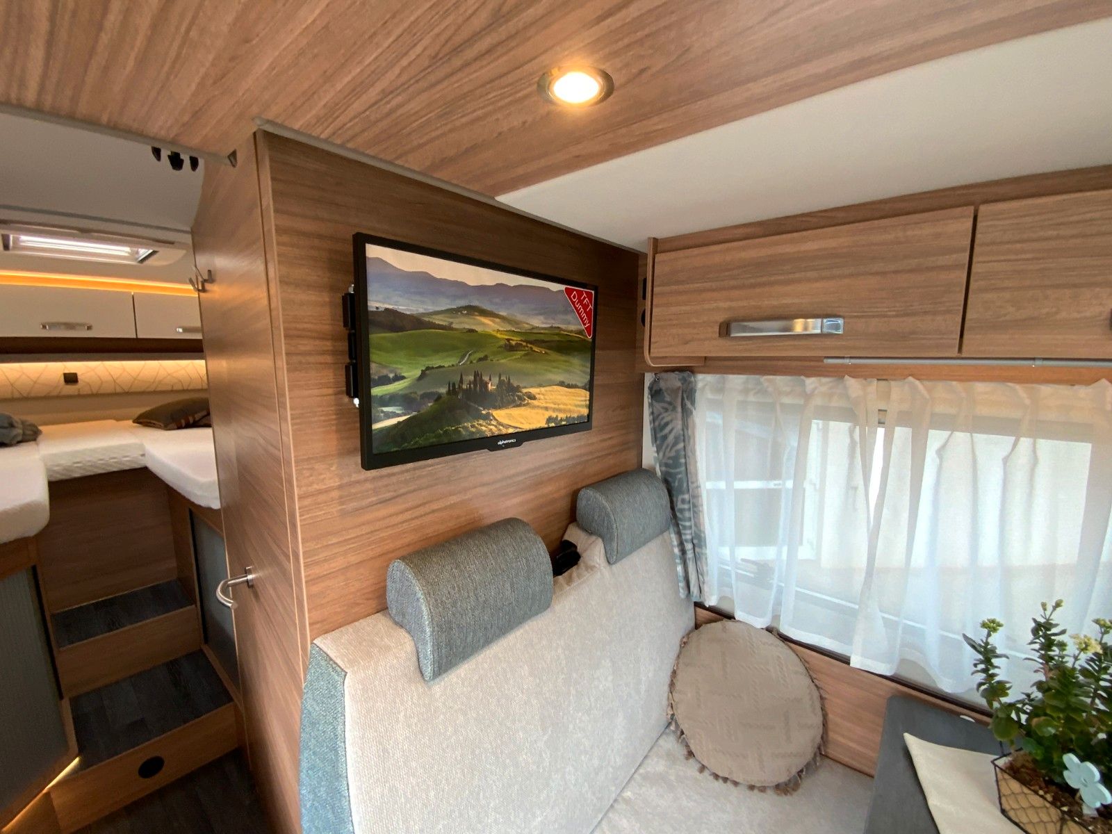 Fahrzeugabbildung Weinsberg CaraSuite 650 MEG