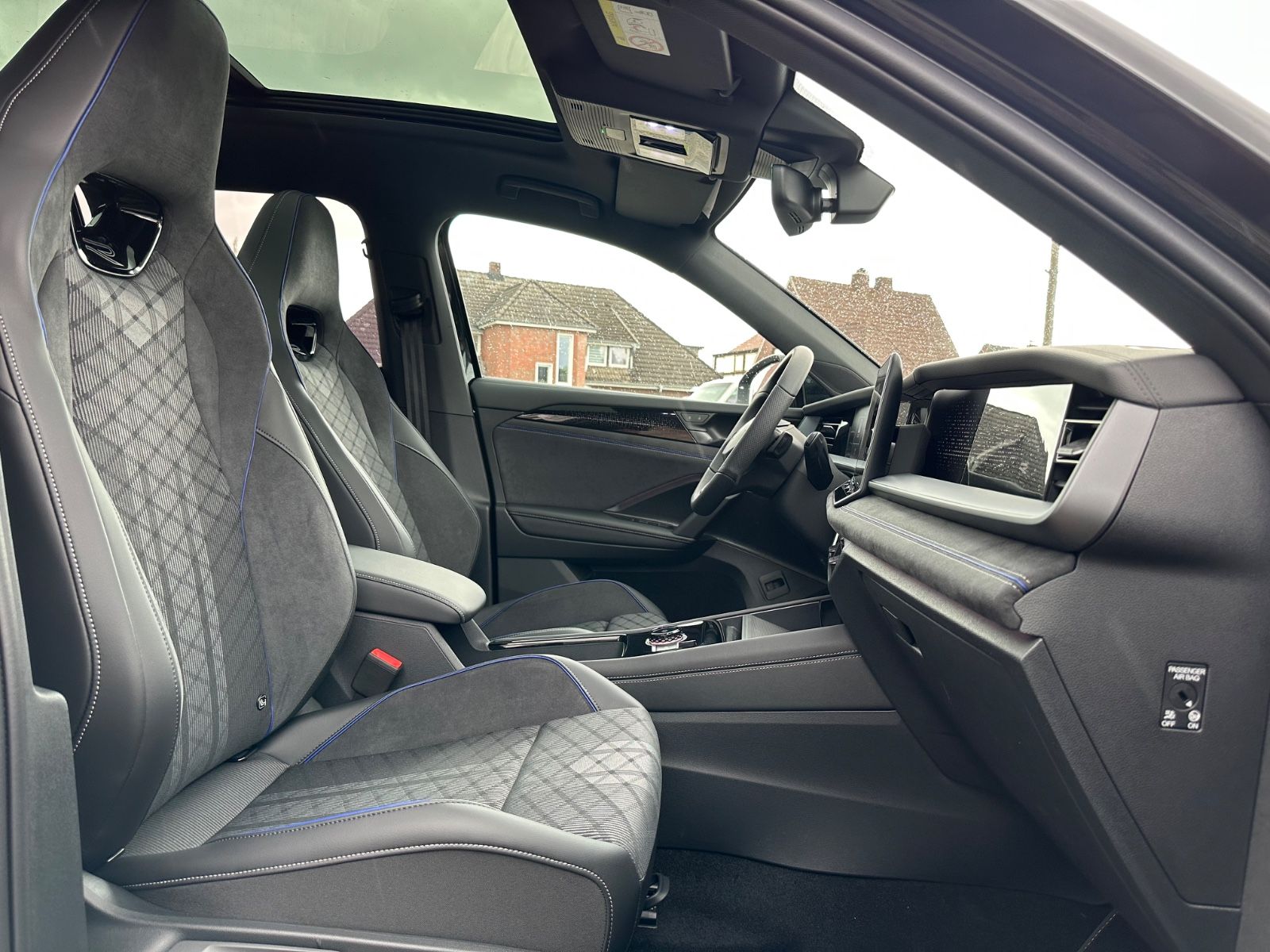 Fahrzeugabbildung Volkswagen Tayron 2.0 TDI 4M R-Line DSG Pano/AHK/NAVI/ACC