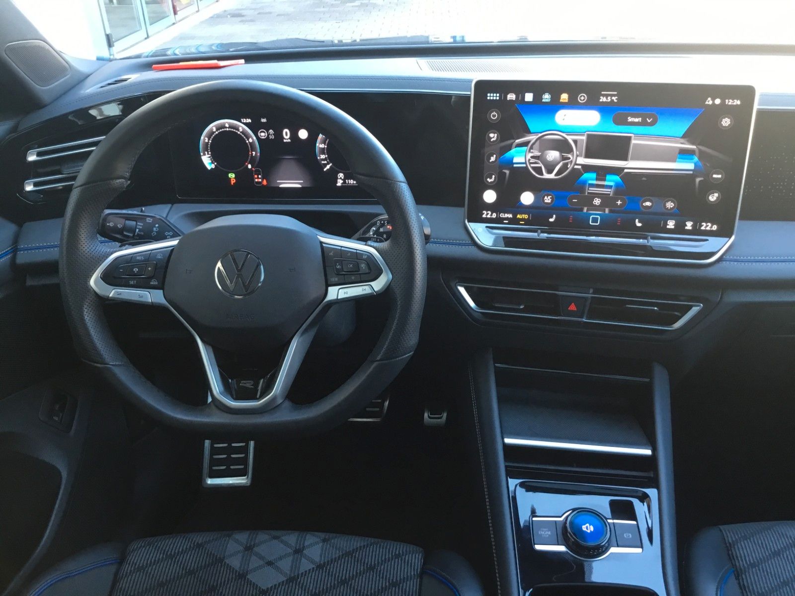 Fahrzeugabbildung Volkswagen Tiguan 2.0 TSI DSG 4M R-Line+Pano+AHK+IQLight+20