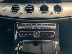 Fahrzeugabbildung Mercedes-Benz E 220d AMG-Line 4MATIC Autom. Luft AHK LED Pano