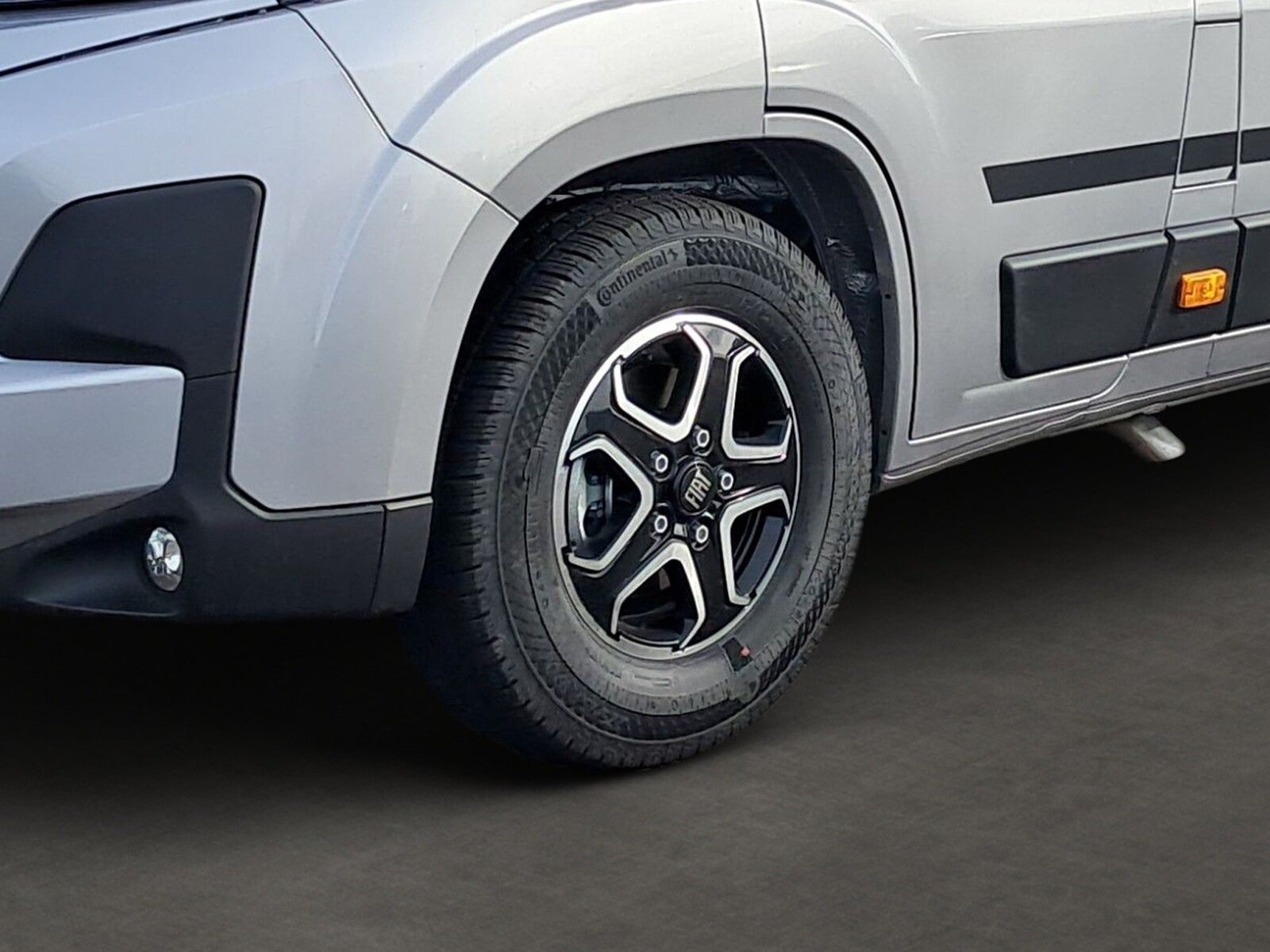 Fahrzeugabbildung Adria Twin 60Y 640 SLB Automatik, Zuziehhilfe