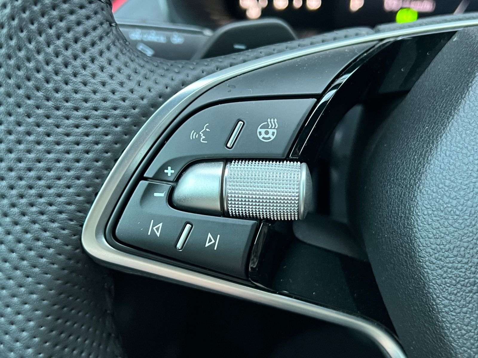 Fahrzeugabbildung SKODA Kamiq Monte Carlo 1.0 TSI DSG *Garantie, LED, AH