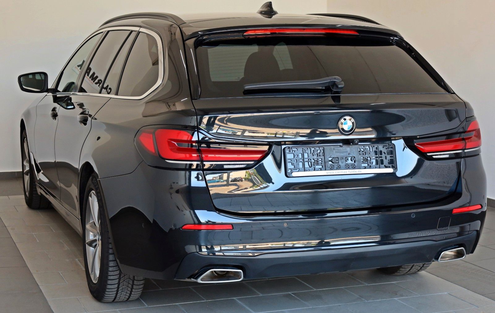 Fahrzeugabbildung BMW 520d xDrive Touring Leder,Navi,LED,Kamera,SH+Sta