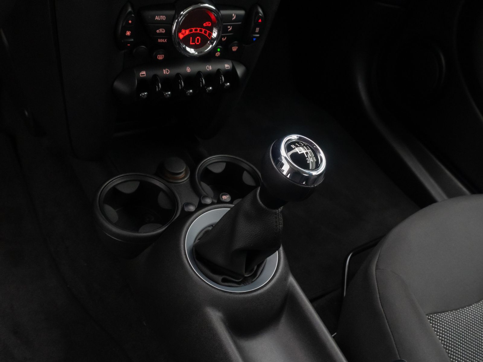 Fahrzeugabbildung MINI One Clubman Pepper PDC CD Bordcomputer Nebelsch