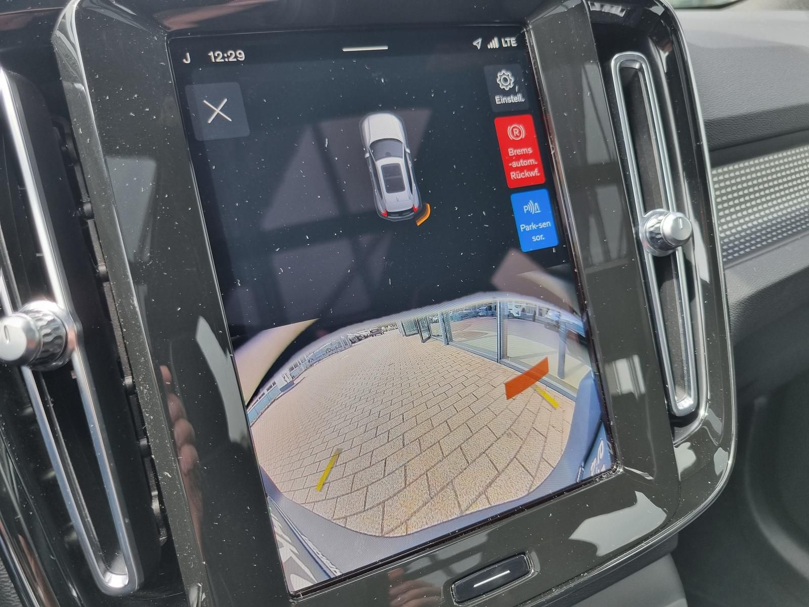 Fahrzeugabbildung Volvo XC40 B4 Benzin Plus Dark 'elektr. Glasdach'