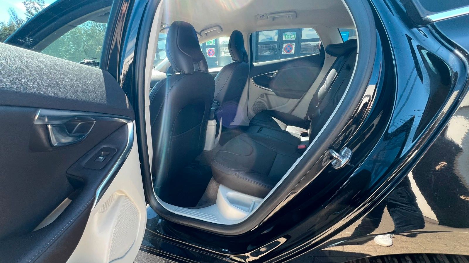Fahrzeugabbildung Volvo V40 D4 Summum KAM*STZHZ*AUT*