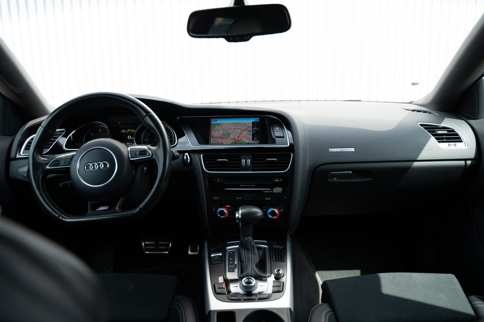 Fahrzeugabbildung Audi A5 SPORTB. 2.0 TDI S LINE S-TRONIC XENON NAVI