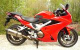 Honda VFR 800 Akrapovic Höcker Griffheizung Topzustand - HONDA VFR800