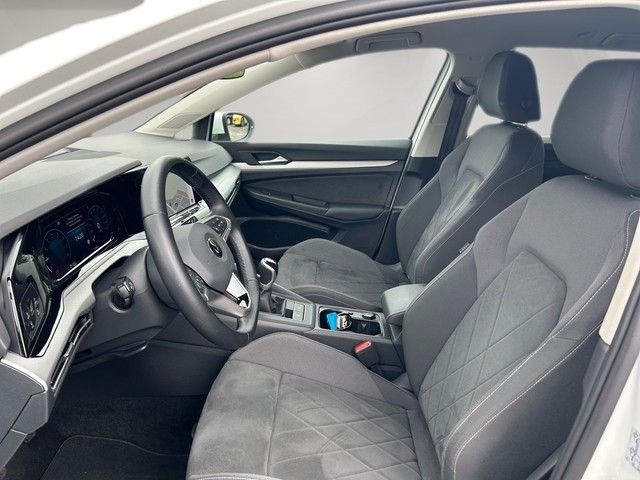 Fahrzeugabbildung Volkswagen Golf VIII Variant 1.5TSI Life LED+ACC+NAVI+PARKL