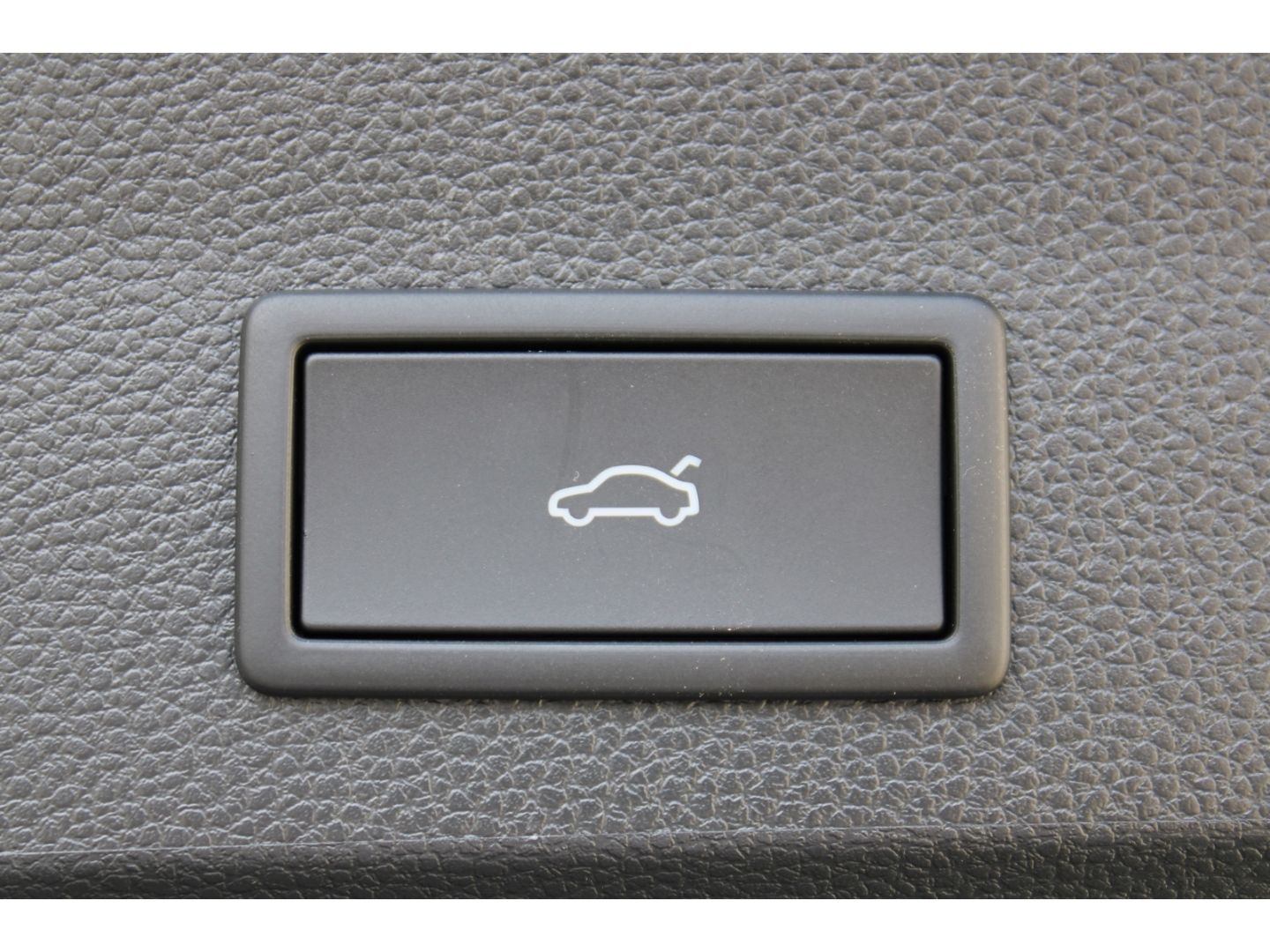 Fahrzeugabbildung SEAT Ateca 1.5 TSi FR ACC LED PDC RFK el. AHK Navi DA