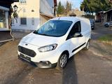 Ford Transit Courier - Ford Transit Courier mit Anhängerkupplung