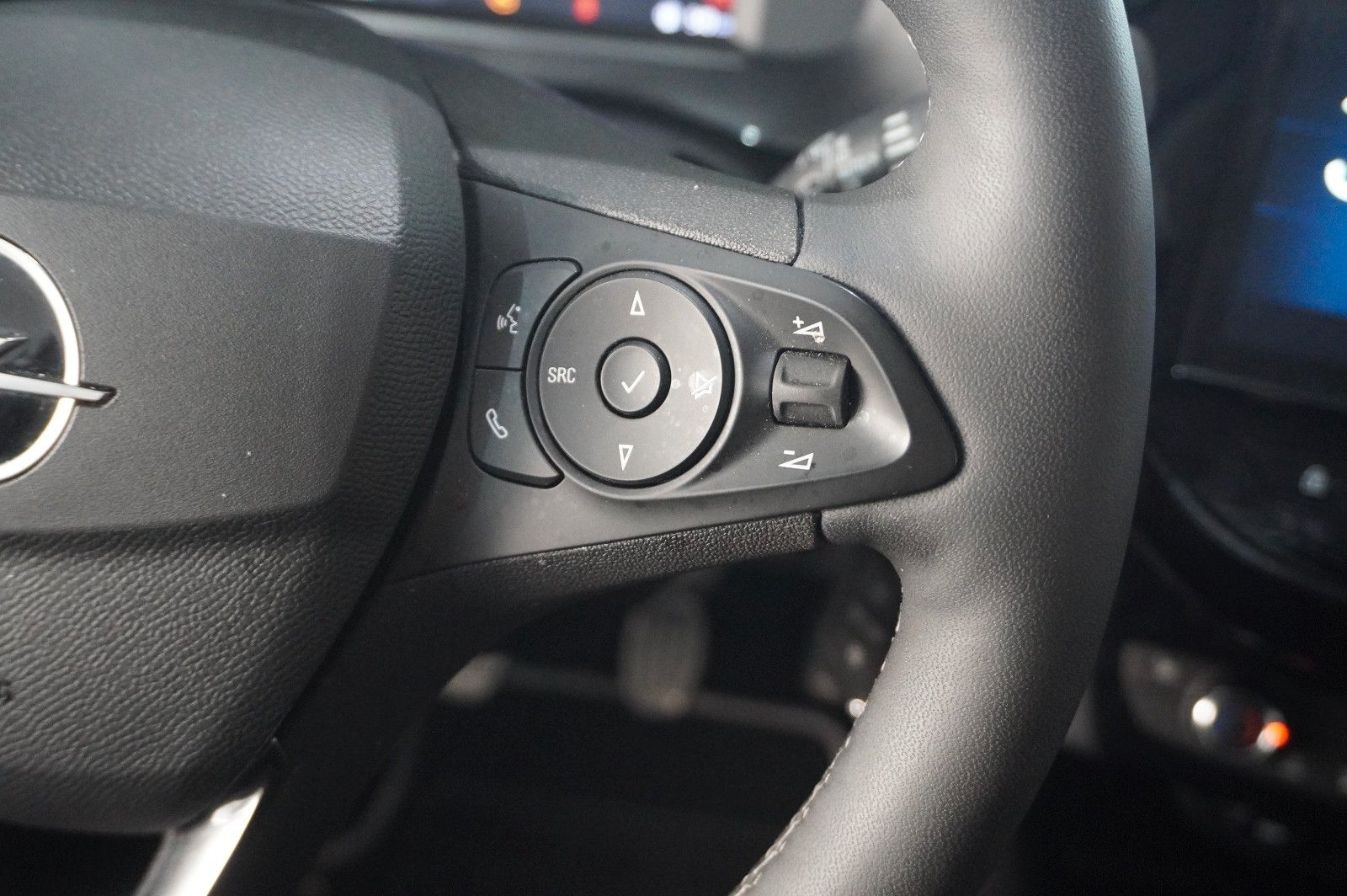 Fahrzeugabbildung Opel Corsa F 1.2 FACELIFT NAVI/LED/KAMERA/VIRTU./DAB+