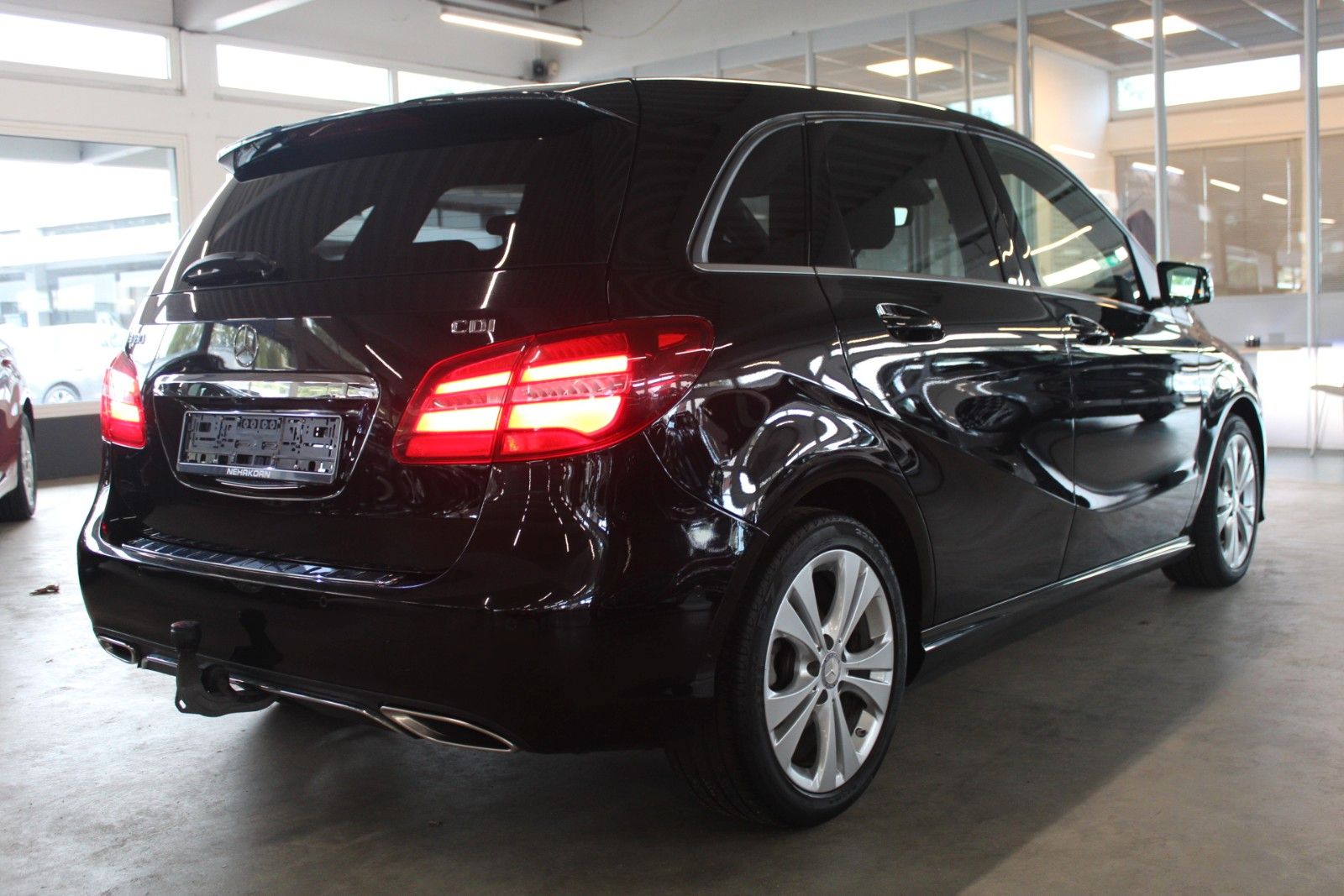 Fahrzeugabbildung Mercedes-Benz B 180 CDI Urban NAVI + PANORAMADACH + AHK