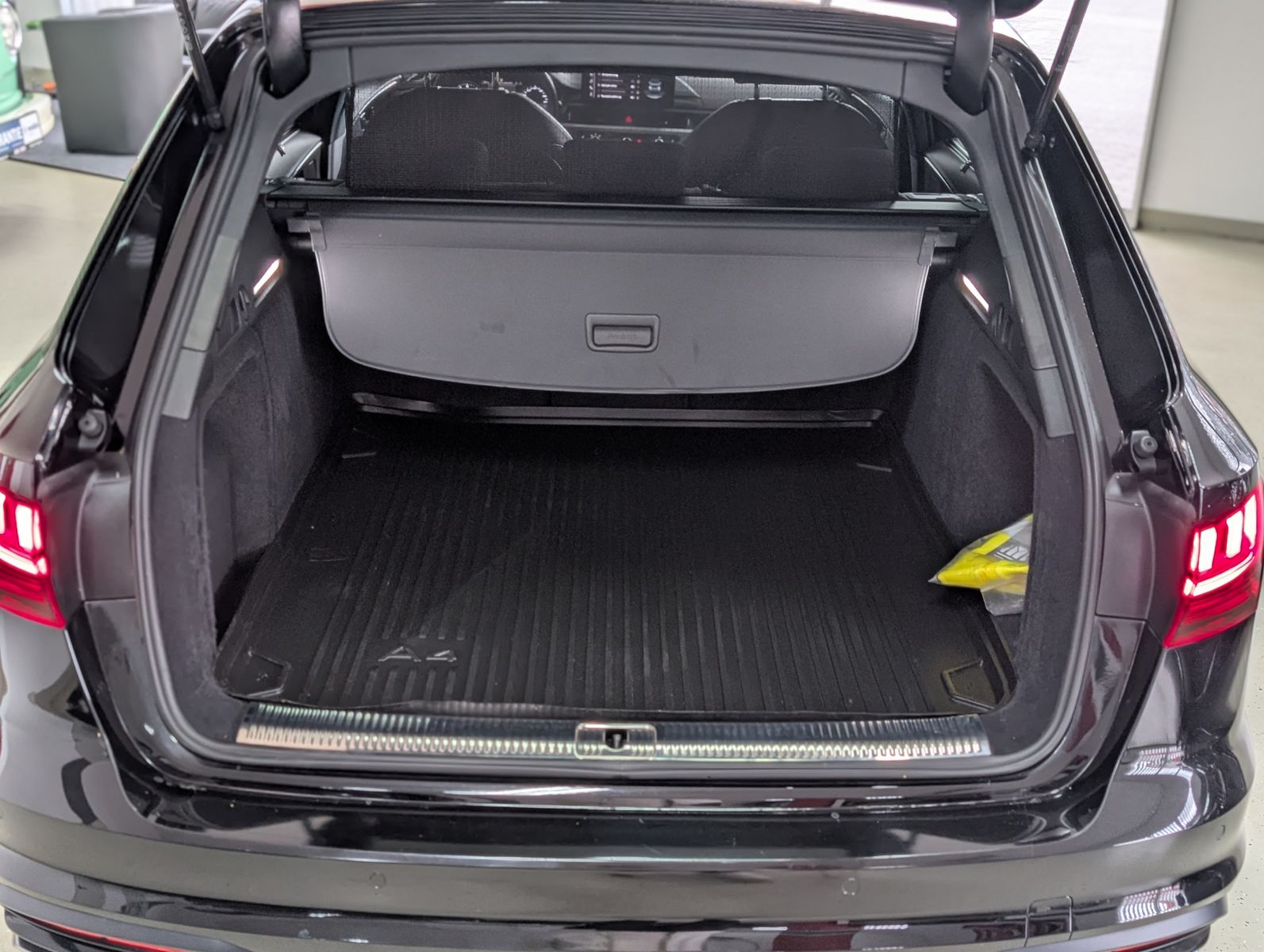 Fahrzeugabbildung Audi A4 40 TFSI advanced SPORT-DINAMICA APS MATRIX